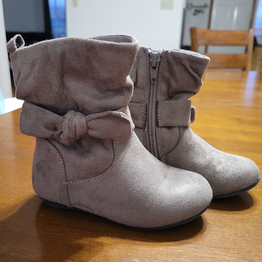 Stylish Kids Boots in Soft Beige